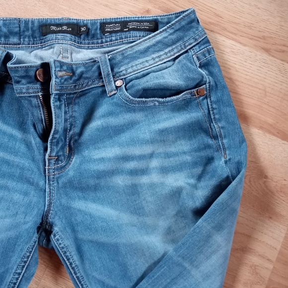 🔥Miss Me skinny jeans 🔥 - Picture 4 of 16